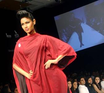 Models catwalk nude: Does fashion know no rules? - Rediff Get Ahead