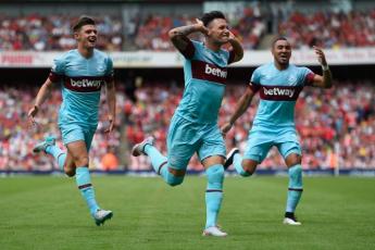 EPL PHOTOS: Hammer Payet's doubles pushes Newcastle to bottom