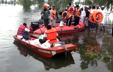 Harbhajan donates boats, ambulances for flood-hit Punjab
