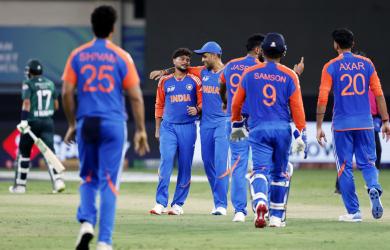 'Handshake Kar Lo, Show Some Grace': Shoaib