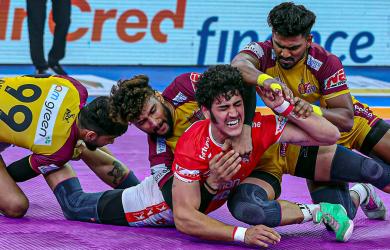 Bharat, Vijay help Telugu Titans pip Gujarat Giants