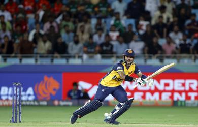 Sri Lanka survive late Overton charge to win 1st ODI