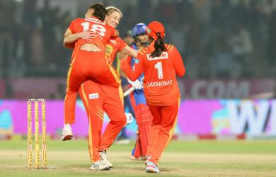 WPL: Sophie Devine's late strikes help Gujarat Giants edge Delhi Capitals in a thriller!