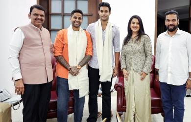 Maharashtra CM Fadnavis Felicitates T20 World Champions Suryakumar Yadav, Shivam Dube