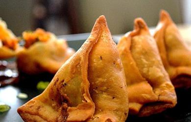 9 Samosas With Yum Stuffing