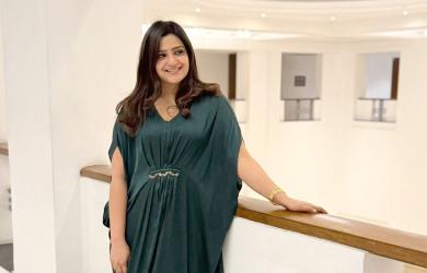 Dazzling Divya!