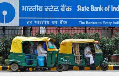 SBI eyes Rs 25,000 crore via record QIP, sets floor at 2.5% discount