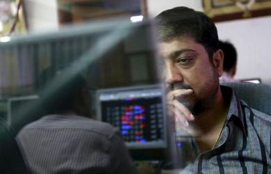 Sensex pares losses, ends up 64 points