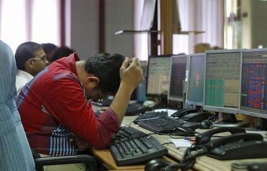 Sensex tanks 501 pts on selling in bank stocks, foreign fund outflows