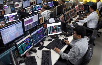 Sensex climbs 143 points on buying in ICICI Bank, Reliance