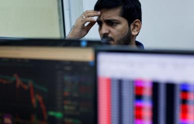 Sensex, Nifty end in red on concerns over US tariff