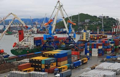 Exports rise 6.7% in August, imports decline