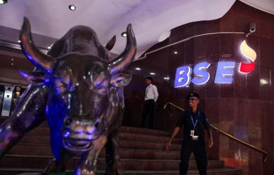 Bulls prowl D-Street: Sensex jumps 716 points
