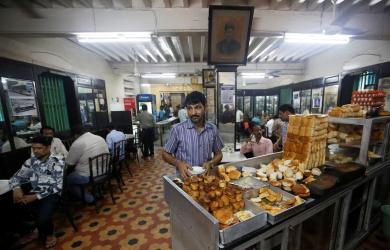India's services sector growth hits 15-year high in Aug