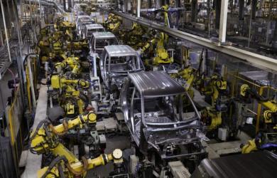 India's manufacturing activity falls to 4-month low in Sep