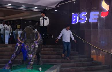 Sensex jumps 595 pts as India, US begin trade talks