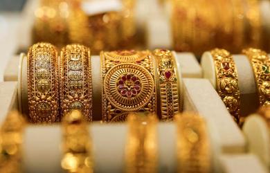 Gold surges Rs 2,200 to hit fresh high of Rs 116,200/10 gm