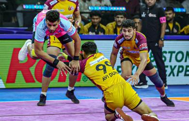 PKL: Titans hold off Panthers to open account