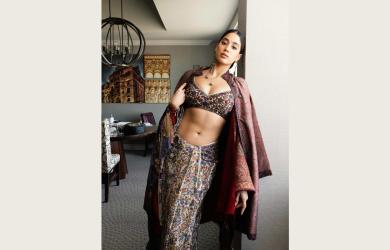 Like Janhvi's Kashmiri Look? VOTE!