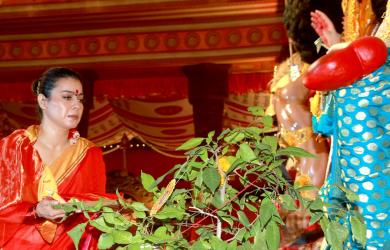Kajol Celebrates Durga Pooja With Nysa, Yug
