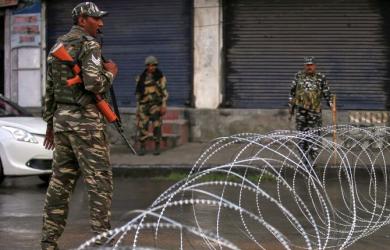 Books by Arundhati Roy, Noorani among 25 banned by J-K govt