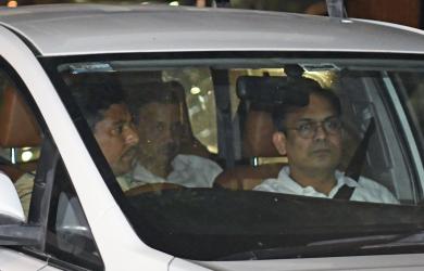 Tax officer who arrested Kejriwal, Soren resigns