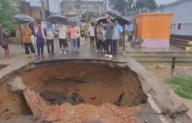 Portion of bridge collapses in Bihar's Jamui