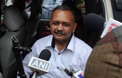 Lt Col Purohit welcomed with 'Jai Shri Ram' chants in Pune