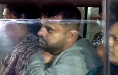 Revanna breaks down in jail, tells staff he's moved HC