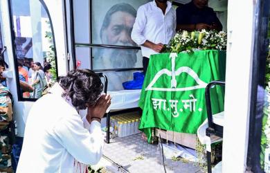Shibu Soren cremated with state honors in native village