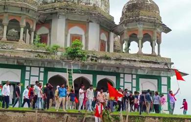 Tension in UP's Fatehpur as Hindu groups claim mausoleum was temple