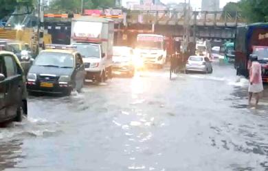 Heavy rains batter Mumbai; 2 killed in landslide