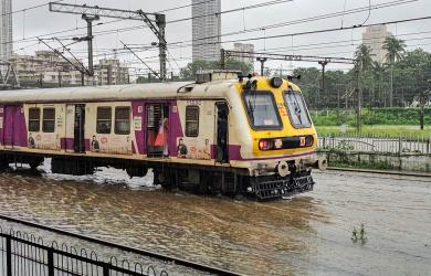 Rain continues to lash Mumbai, Harbour line resumes after 15 hours