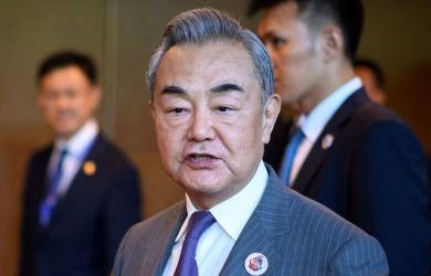 Chinese FM meets Pak Army chief after India visit