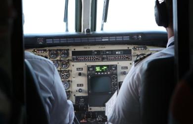 SpiceJet flyers try to force their way into cockpit, offloaded