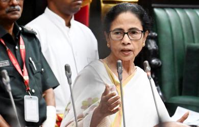 Hold me in detention camps if you can: Mamata dares BJP