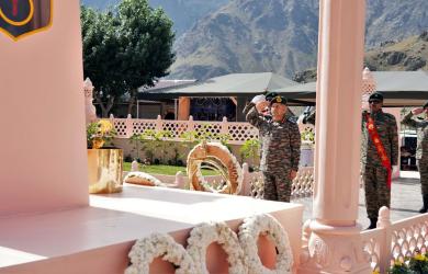 India pays tributes to Kargil bravehearts on Vijay Diwas