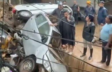 Flash floods wreak havoc in Himachal's Mandi; 3 killed