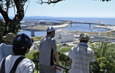 Tsunami hits Russia, Japan after massive 8.8 earthquake