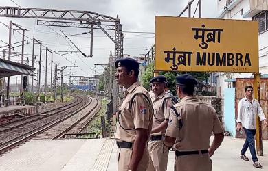 Commuter's backpack caused Mumbra accident: Railway