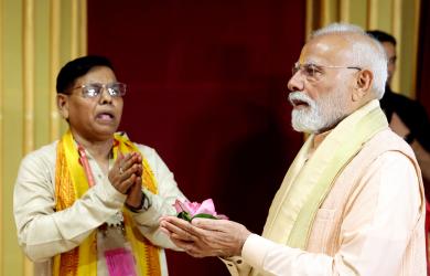 Modi Performs Maa Durga Aarti