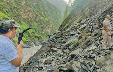 Landslides, heavy rains kill 5 in Himachal; 1200 roads closed