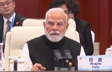 Modi slams 'support to terrorism' in Pak PM's presence