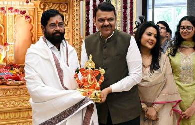 Advertisement featuring only Fadnavis: Shinde says...