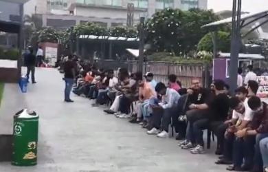 Scuffle erupts during iPhone 17 sale, cops use force