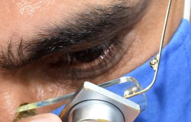 Woman labourer finds 8 diamonds worth lakhs in MP mine