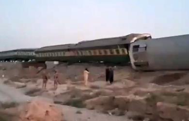 Train attacked in Pak again; 2nd blast in 10 hrs leaves dozen injured