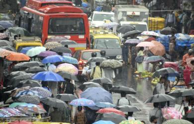 100 mm of rain lashes parts of Mumbai; more showers expected