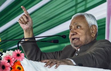 Nitish snaps as women leave event during his address