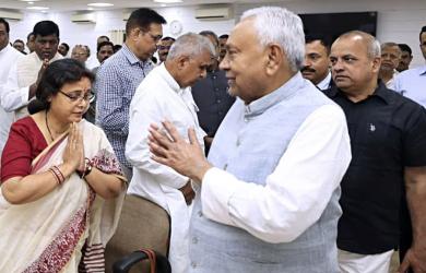 JD-U leaders upset over Nitish exit, welcome son's entry